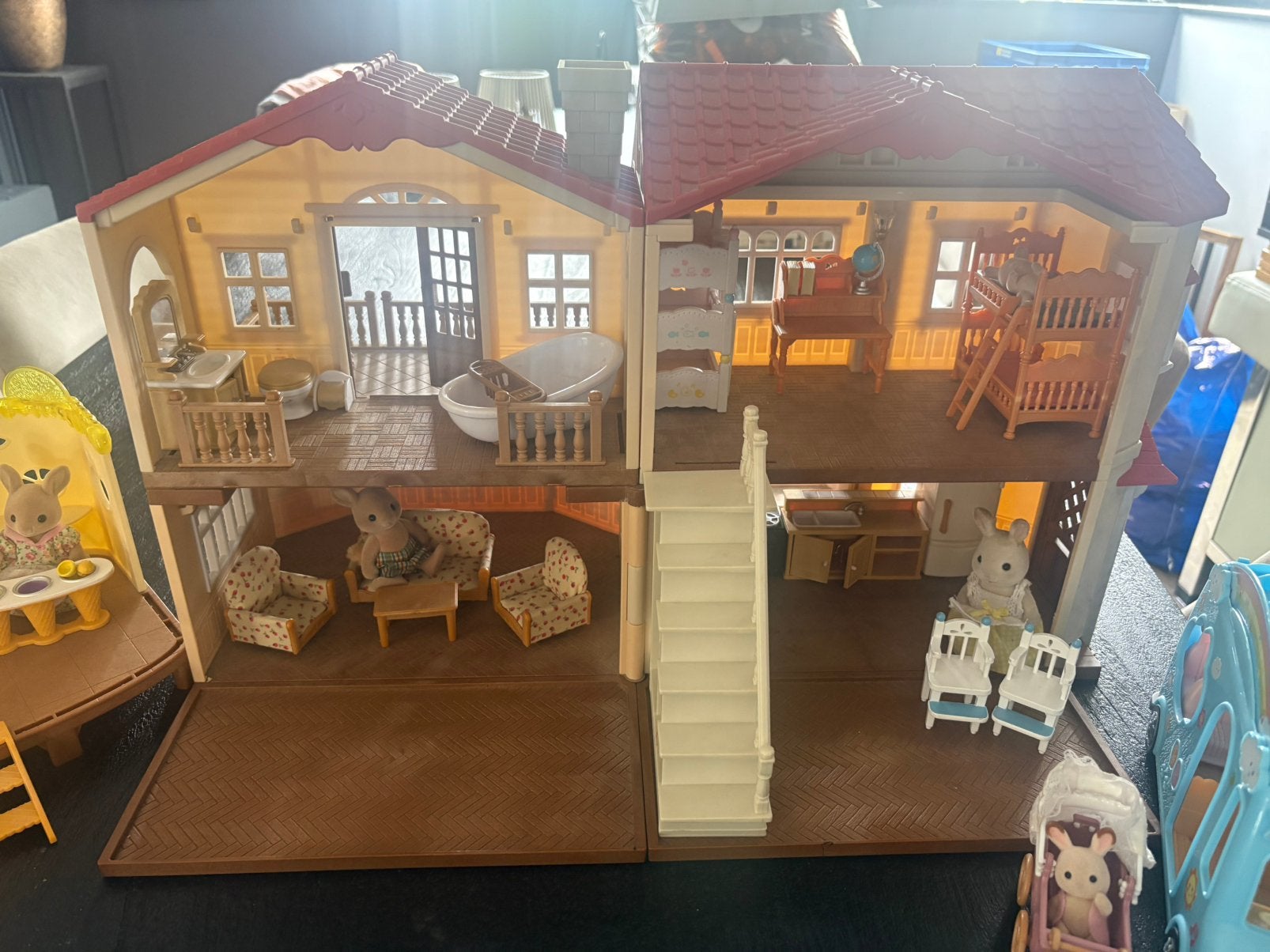 Sylvanian family huis, ijssalon en speeltuintje, Ophalen, Zo goed als nieuw, Poppenhuis
