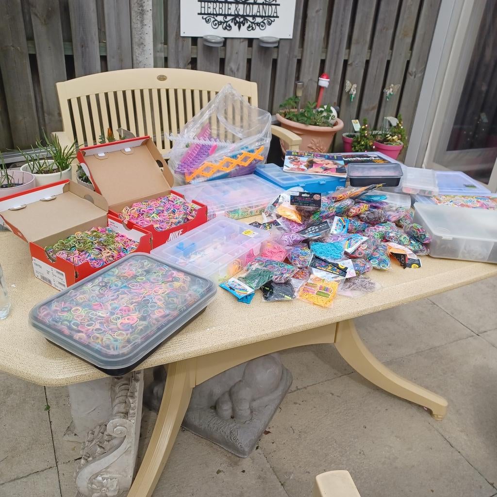Grote partij Loom elastiekjes  25€, Hobby en Vrije tijd, Kralen en Sieraden maken, Ophalen of Verzenden, Nieuw