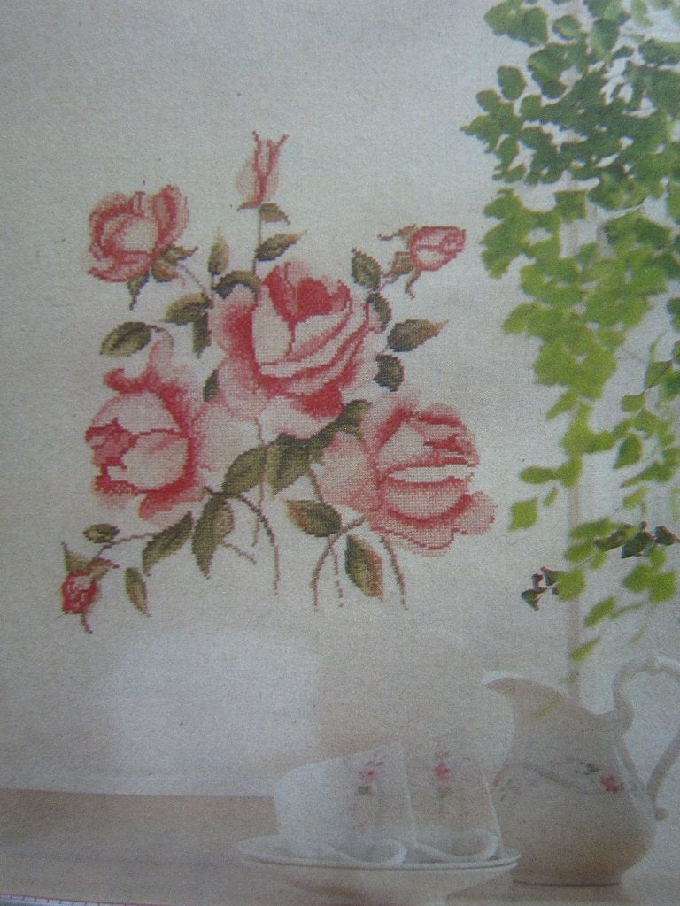 borduurpatroon oude rozen  en een varia aan andere bloemen, Ophalen of Verzenden, Zo goed als nieuw, Handborduren, Patroon