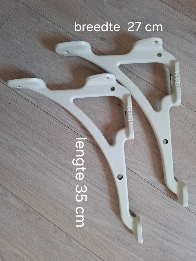 Gietijzeren steunen - 2 stuks - 1.8 kg per stuk, Ophalen of Verzenden
