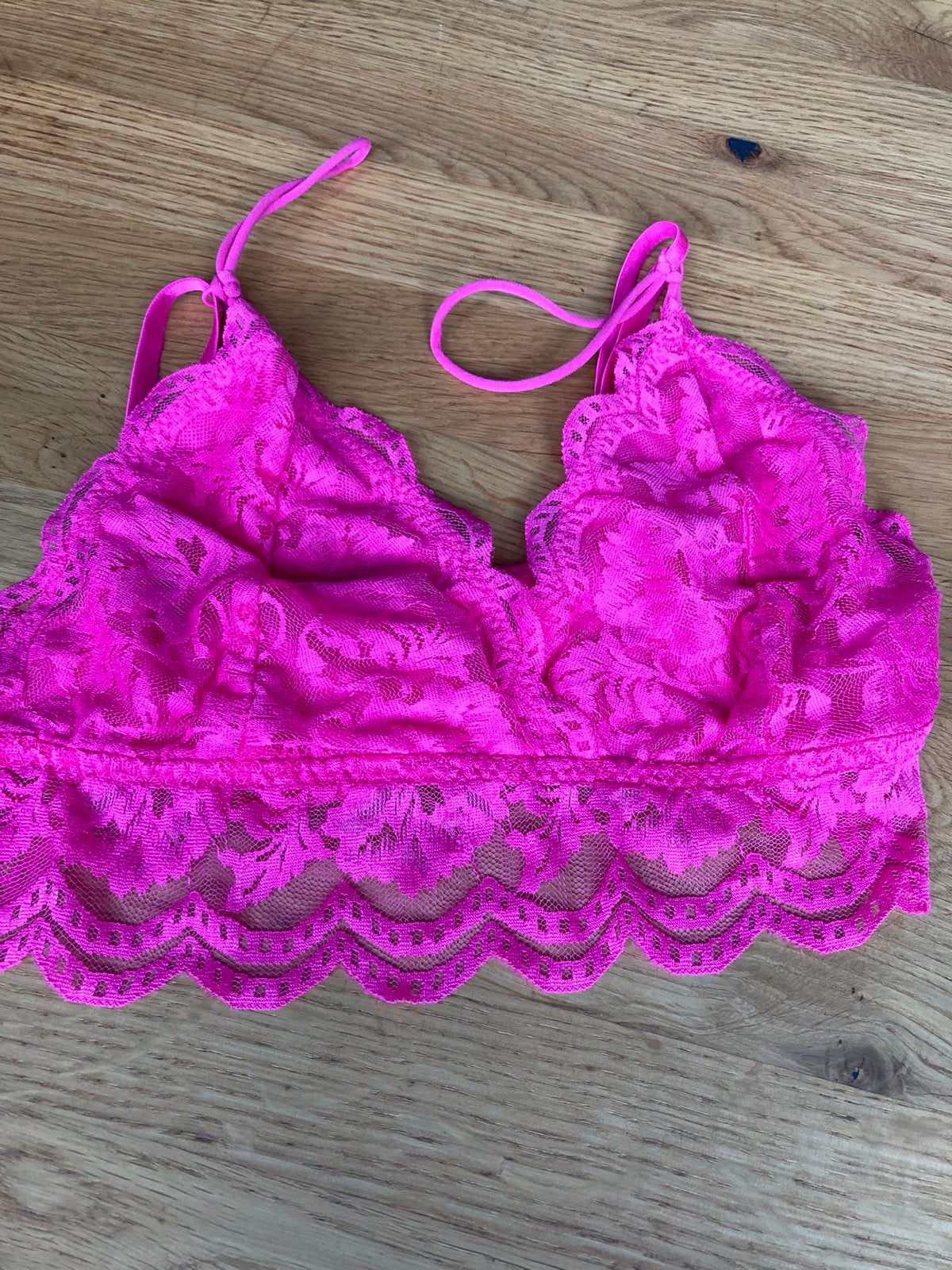 Felroze kanten bralette Maat S, Kleding | Dames, Ondergoed en Lingerie, Ophalen of Verzenden, Roze, BH