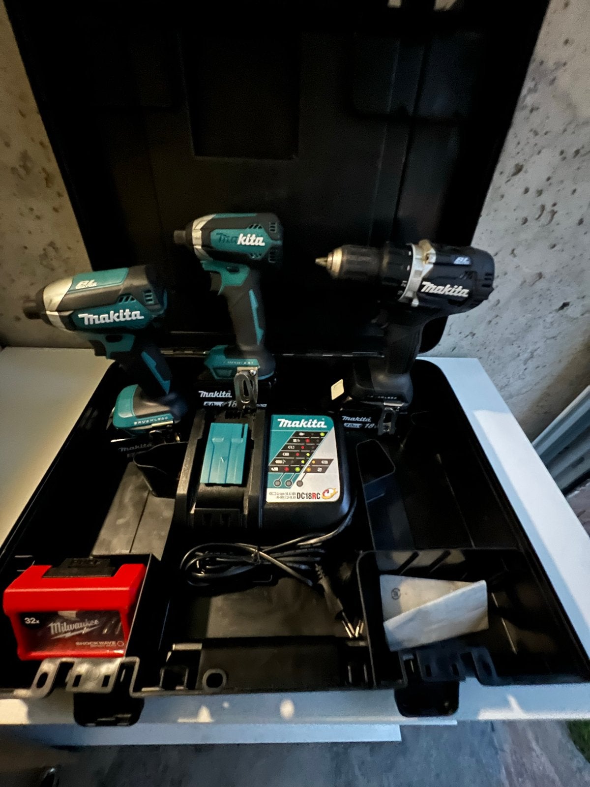 Makita Boor- en Schroefmachine Set met Accu's en Lader, Doe-het-zelf en Verbouw, 600 watt of meer, Variabele snelheid, Ophalen of Verzenden