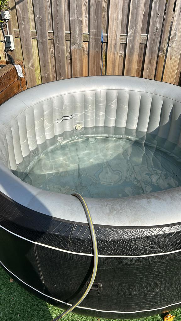 Opblaasbare jacuzzi met pomp en filter, Ophalen of Verzenden, Zo goed als nieuw, Filter, Opblaasbaar