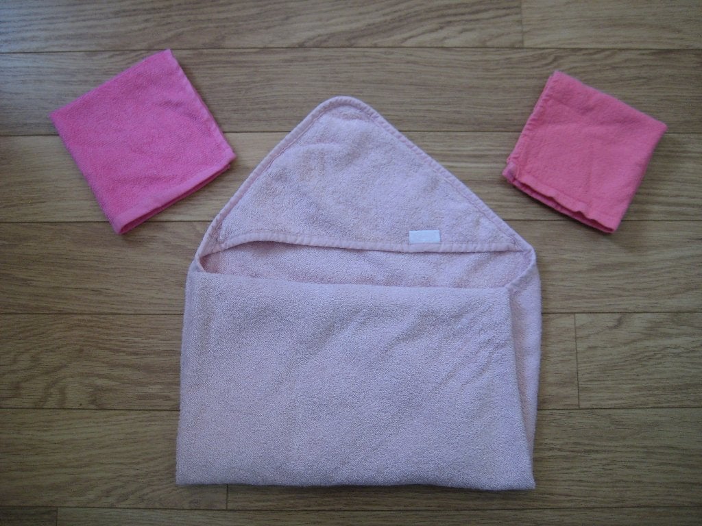 Lichtroze baby badcape Funnies+2 roze spuugdoekjes Zeeman, Ophalen of Verzenden, Zo goed als nieuw, Overige typen, Overige merken