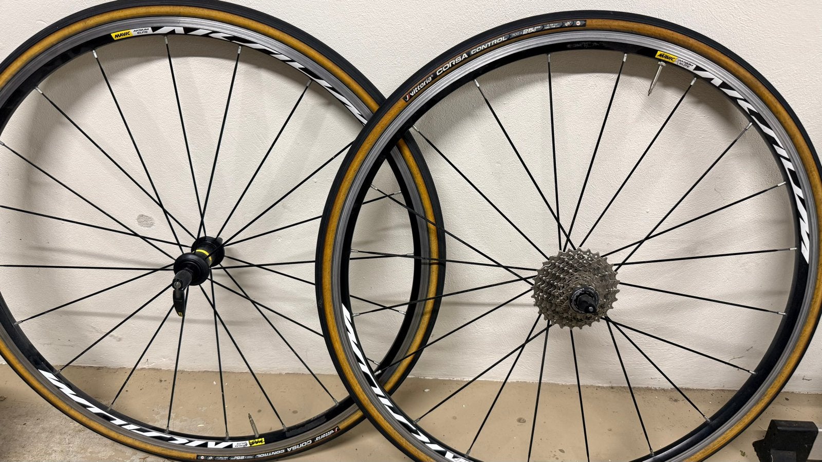 Mavic Aksium wielset velgrem-Shimano 11-spd Ultegra cassette, Fietsen en Brommers, Fietsonderdelen, Ophalen, Zo goed als nieuw