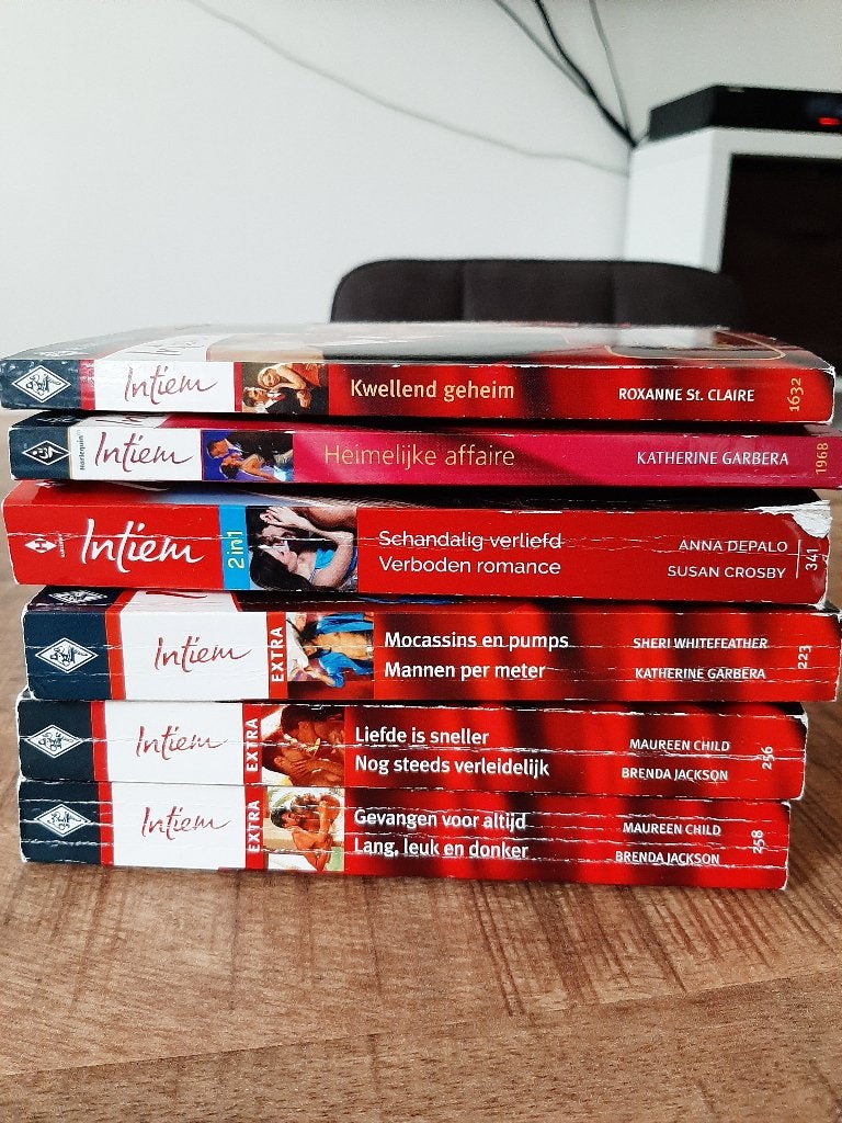 Harlequin intiem boekjes, Ophalen of Verzenden, Gelezen