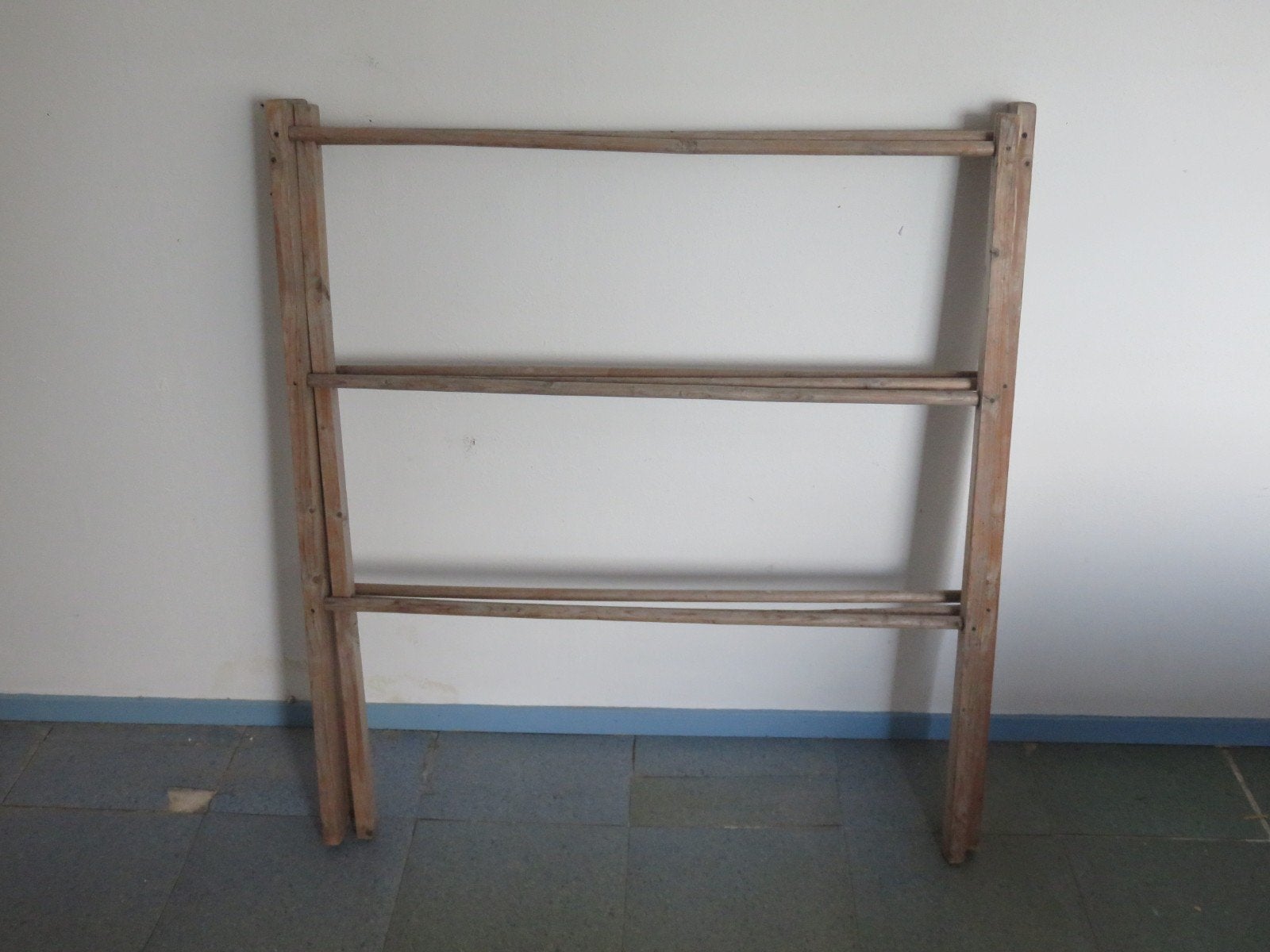 Antiek houten wasrek, Ophalen