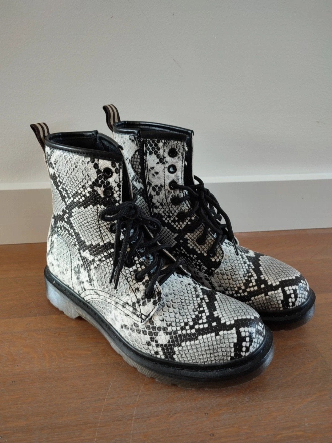 SP77 Snake print laarzen - Maat 39, Zwart, Lage of Enkellaarzen, Ophalen of Verzenden, Zo goed als nieuw