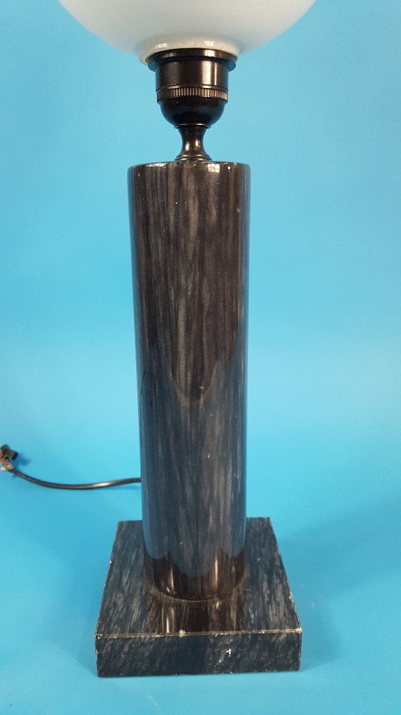 Vintage tafellamp, zware marmeren voet, glazen halve bol. S4, Tweedehands verkoop, Tweedehands verkoop, Gebruikt, Ophalen of Verzenden