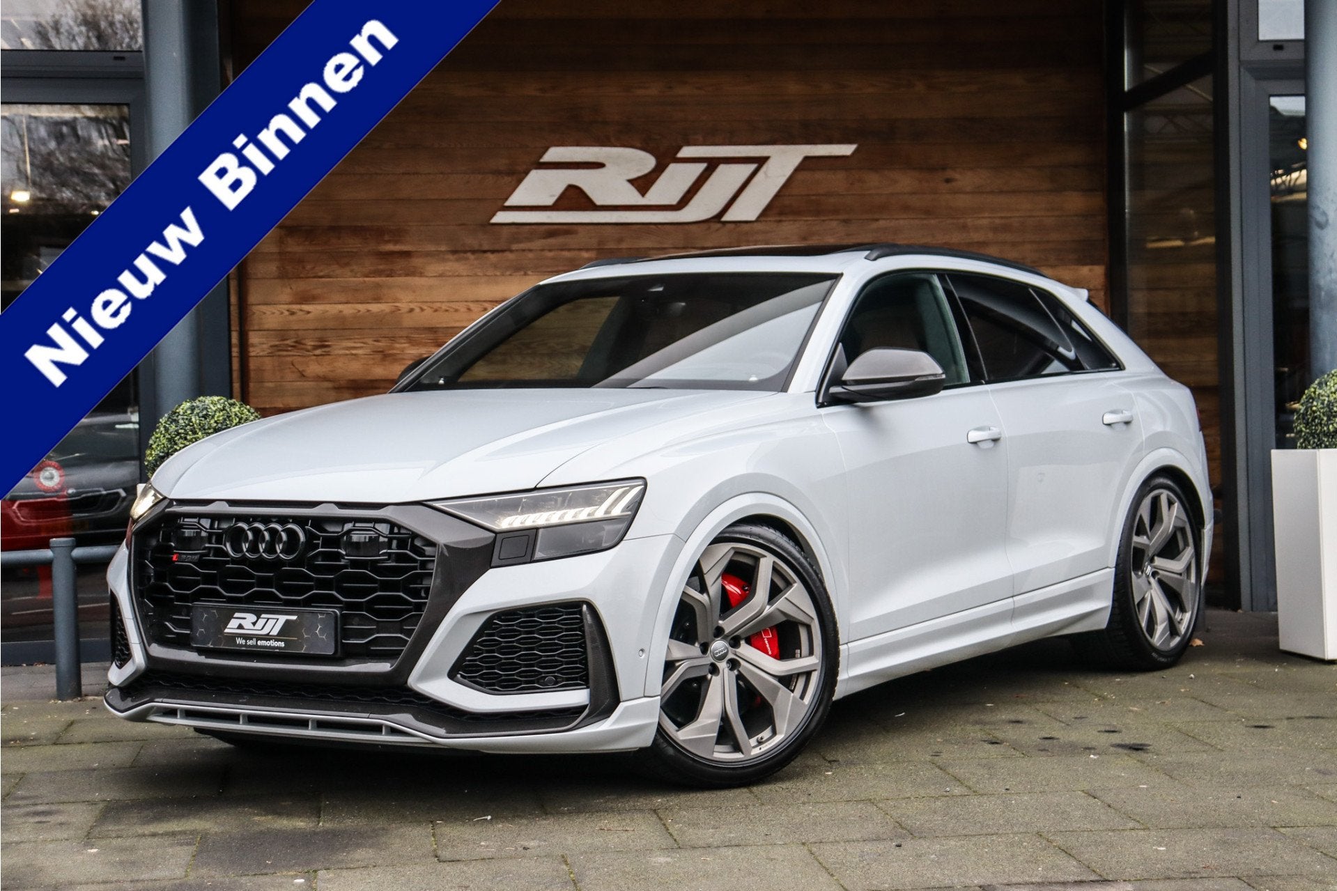 Audi RSQ8 4.0 V8 Quattro *Keramische rem/Pano/360/Alcantara/, Dealer onderhouden, Gebruikt, 600 pk, Bedrijf