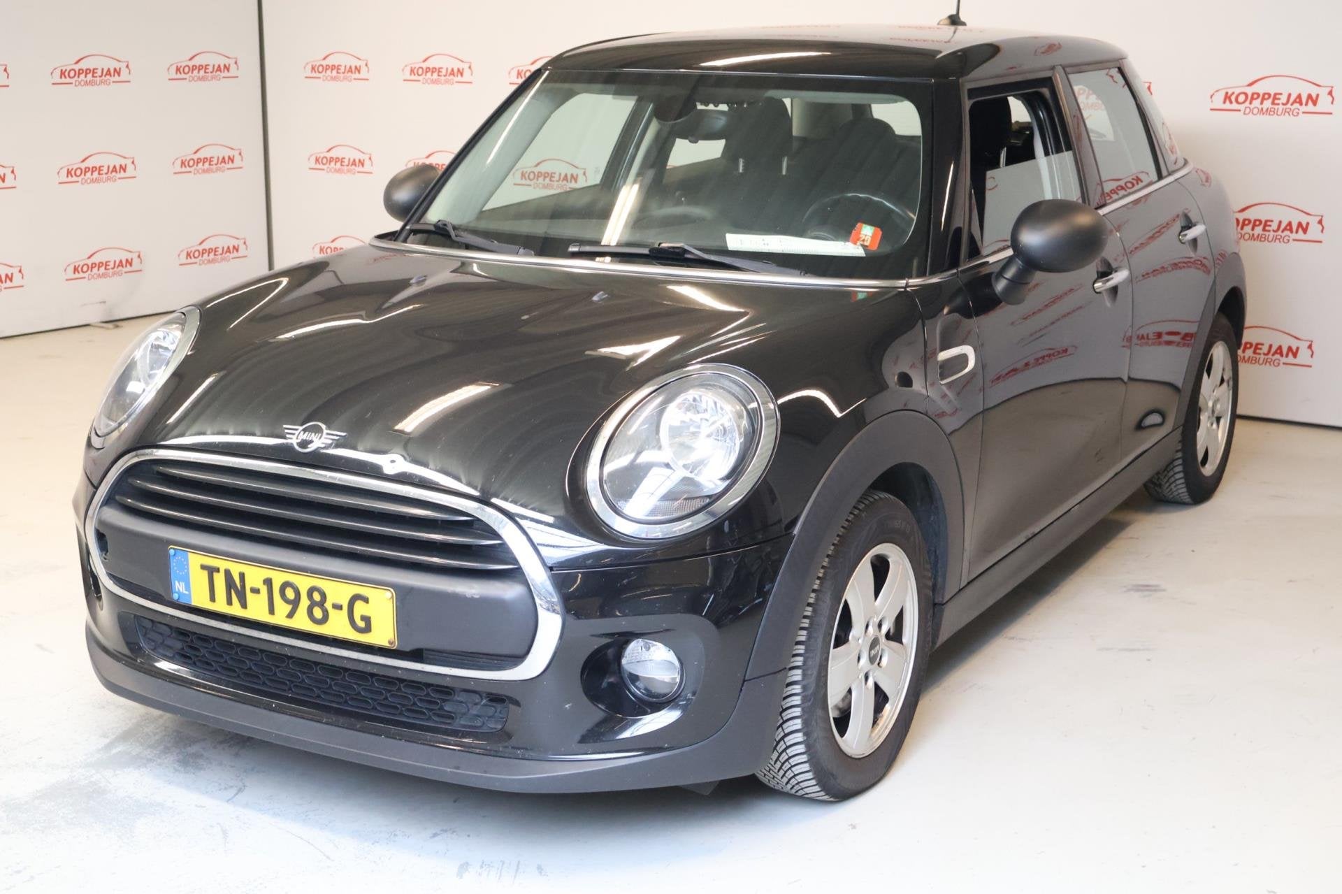 Mini Mini 1.5 One First Salt NL auto,BTW, Carplay, allseason, Voorwielaandrijving, Stof, Zwart, Origineel Nederlands