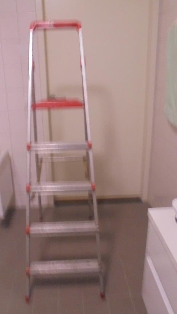 Te koop, huishoudtrap hoogste trede 115cm., Doe-het-zelf en Verbouw, Ladders en Trappen, Ophalen, Gebruikt, Trap, Minder dan 2 meter