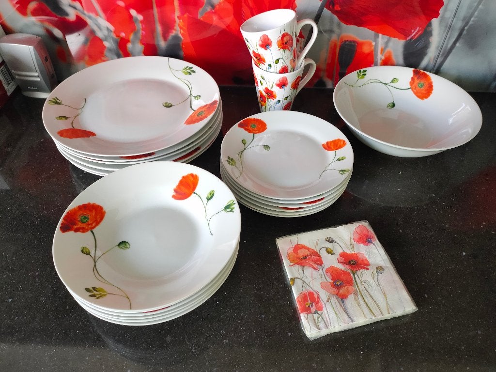 Servies met klaprozen, Ophalen, Zo goed als nieuw, Bord(en), Overige stijlen
