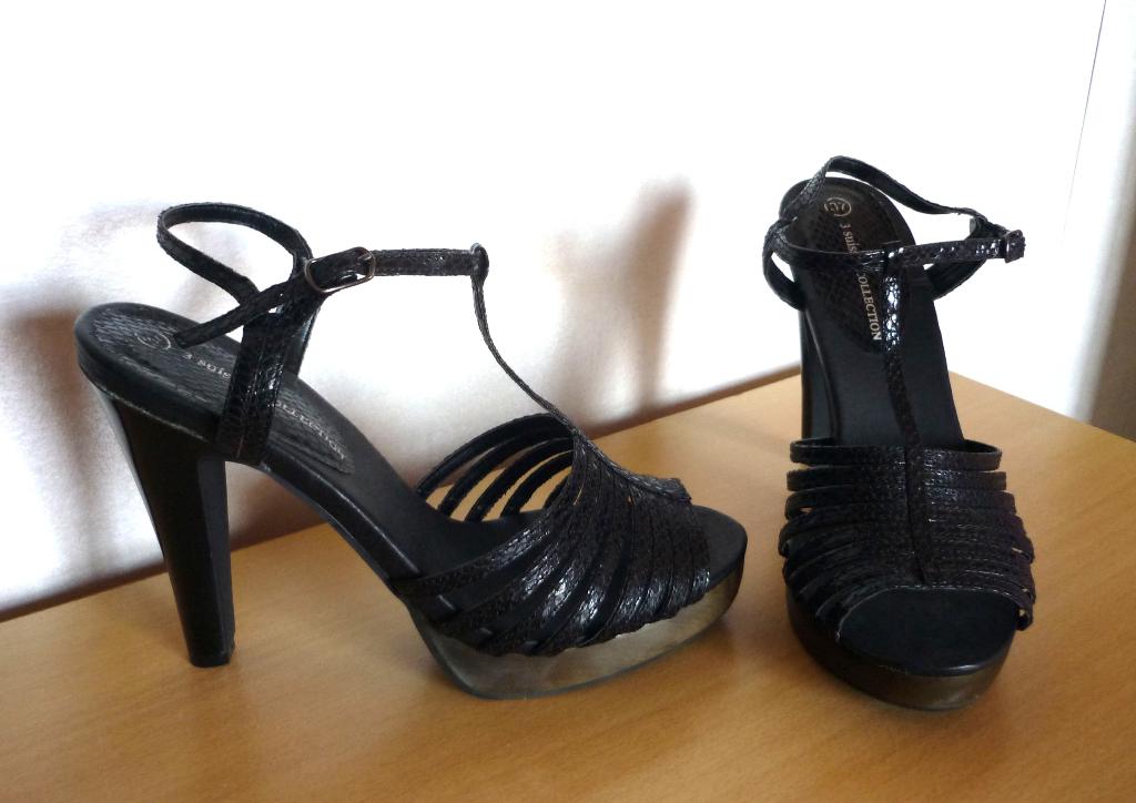 Zwarte schoenen plateau pumps met slangenleer effect Mt 37, Kleding | Dames, Schoenen, Ophalen of Verzenden, Zo goed als nieuw