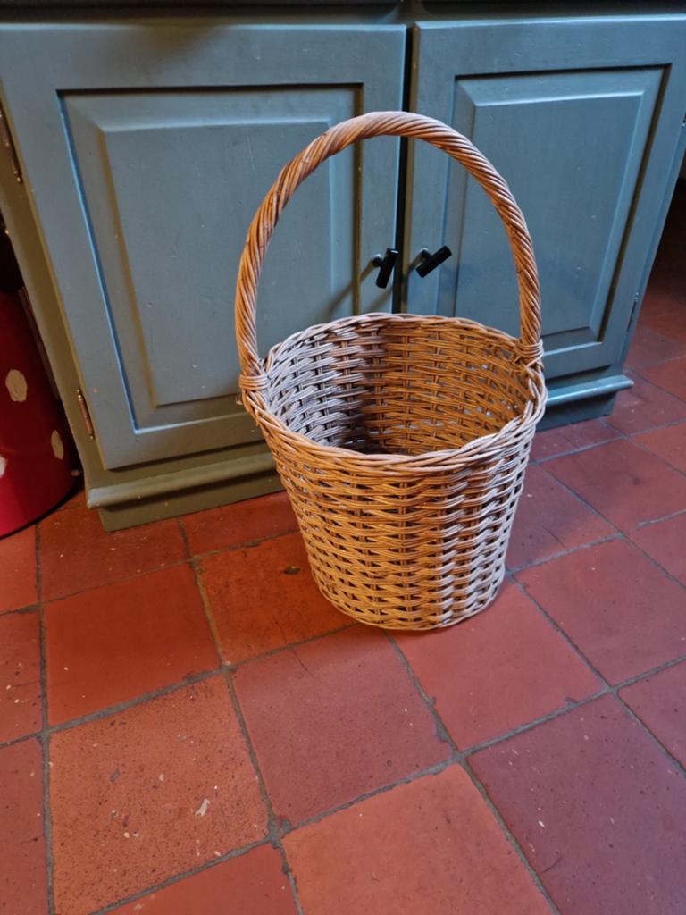 MAND, Huis en Inrichting, Woonaccessoires | Schalen en Manden, Ophalen of Verzenden, Rond, Riet