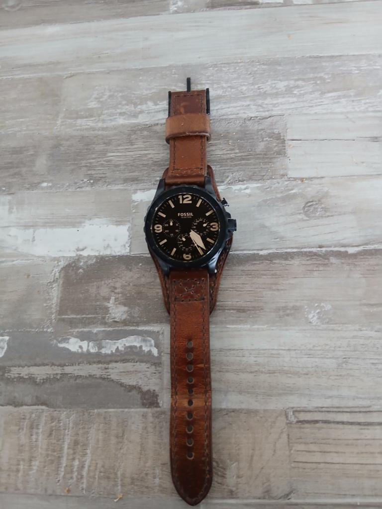 Fossil herenhorloge met leren band - Gebruikt, Overige merken, Staal, Polshorloge, Ophalen of Verzenden