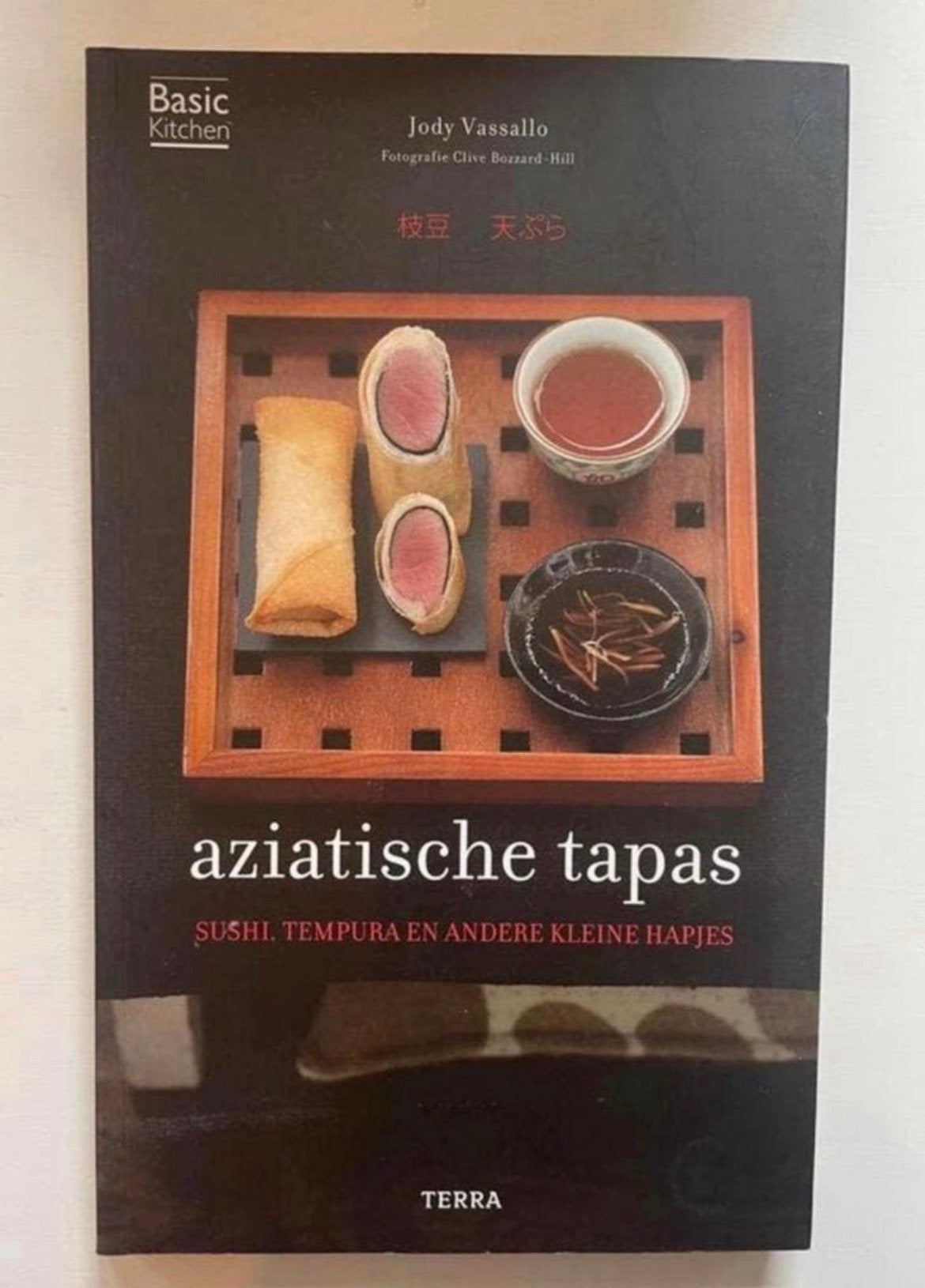 Boek Jody Vassallo - Aziatische tapas, Ophalen of Verzenden, Zo goed als nieuw, Azië en Oosters, Tapas, Hapjes en Dim Sum