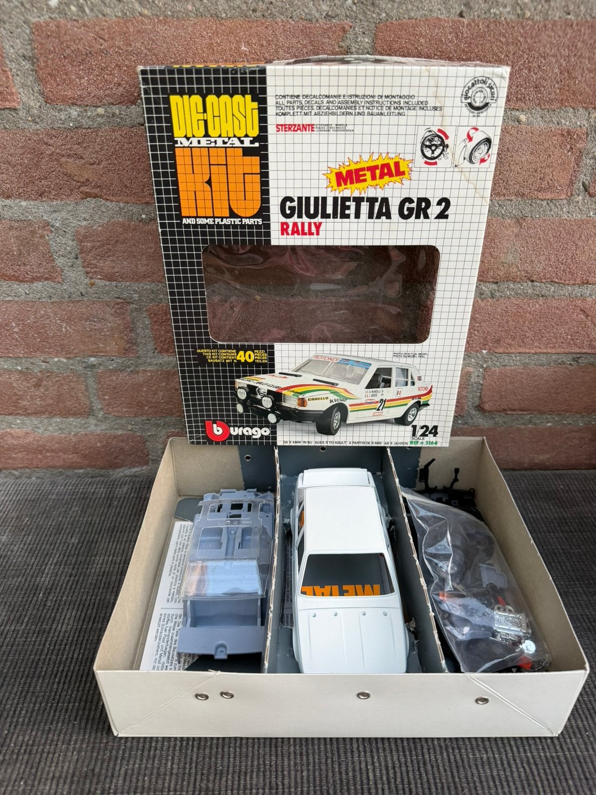 1:24 Bburago kit Alfa Romeo Giulietta GR.2, Ophalen of Verzenden, Zo goed als nieuw, Bburago