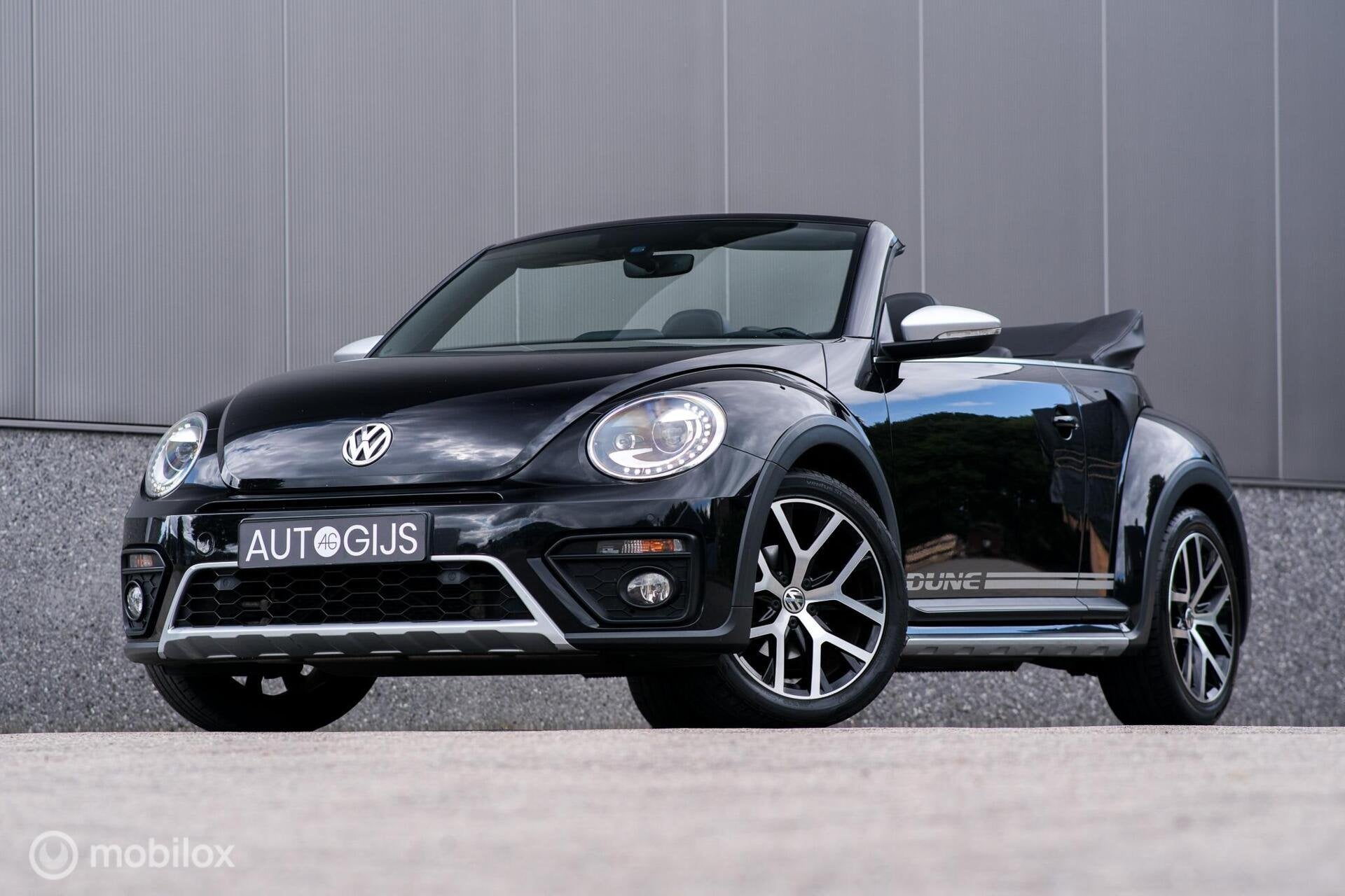 Volkswagen Beetle Cabriolet 1.4 TSI Dune | Camera | Leder |, Dealer onderhouden, Gebruikt, 4 cilinders, 4 stoelen