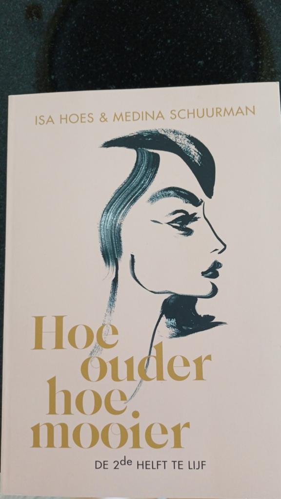 Hoe ouder hoe mooier. Isa Hoes en Medina Schuurman., Boeken, Ophalen of Verzenden, Zo goed als nieuw