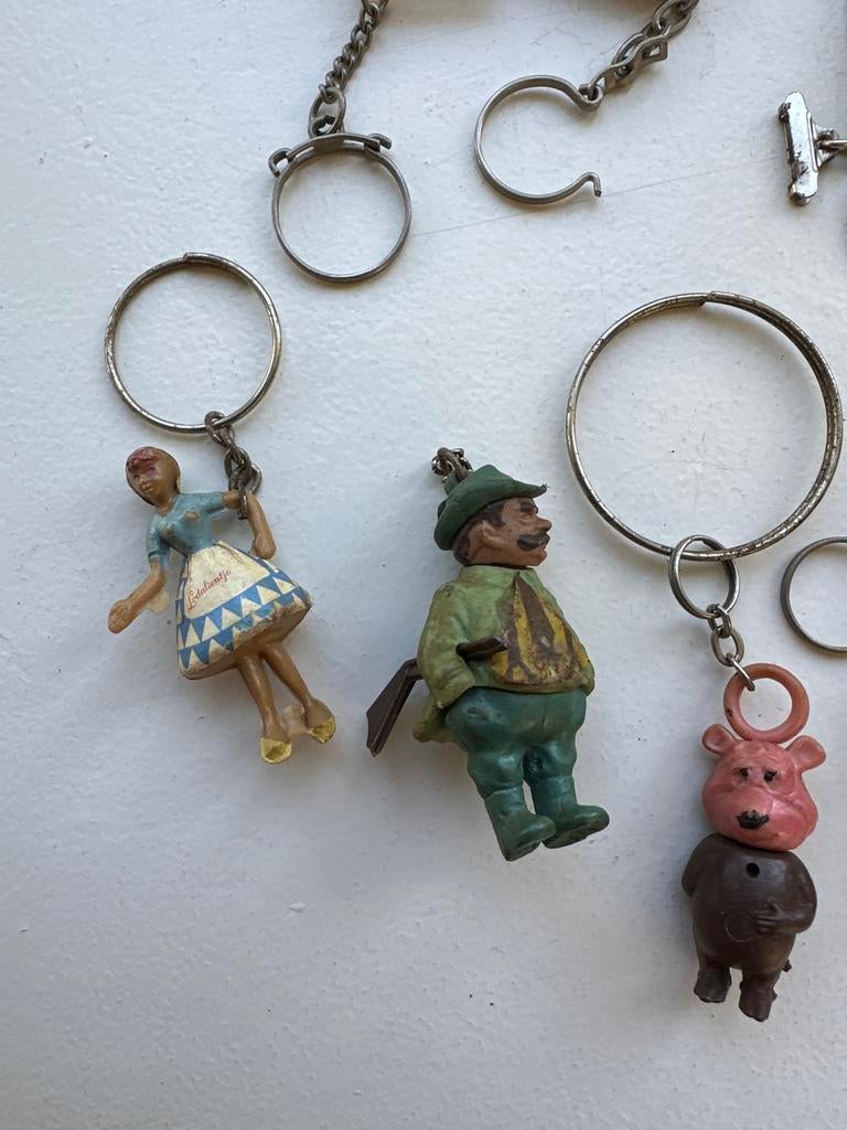 Set van 23 vintage sleutelhangers jaren '50, '60, '70, Verzamelen, Ophalen of Verzenden, Gebruikt, Knuffel of Figuurtje