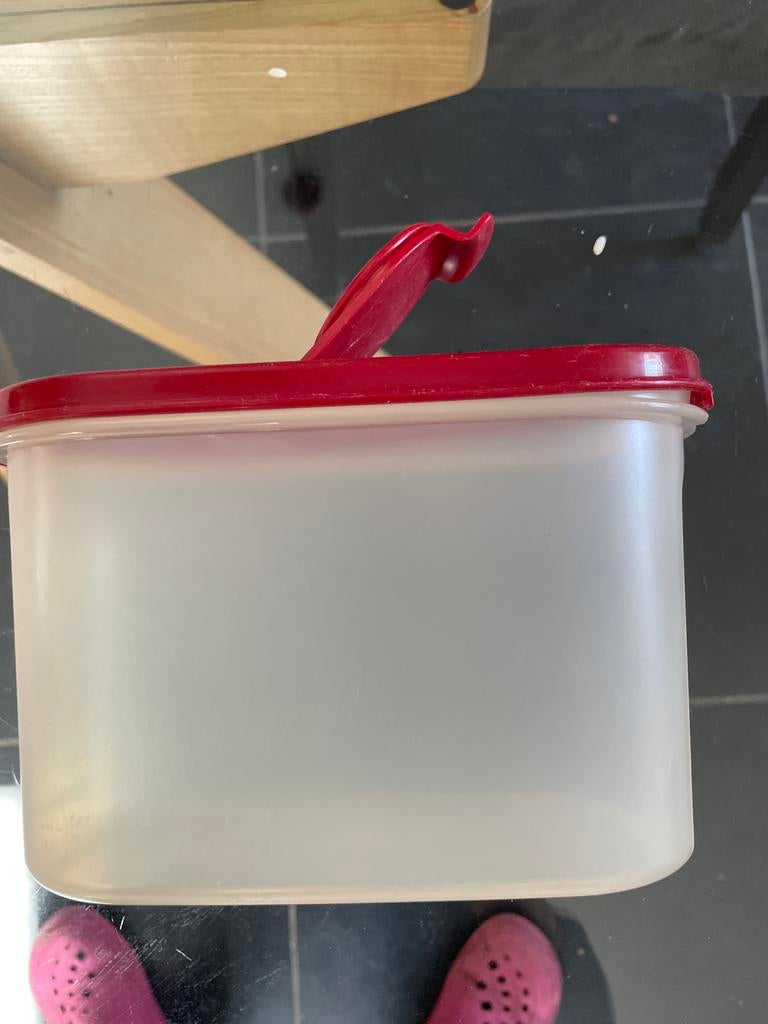 Tupperware ruimtespaarder no 2, met rood deksel, Ophalen of Verzenden, Gebruikt, Rood, Bus of Trommel