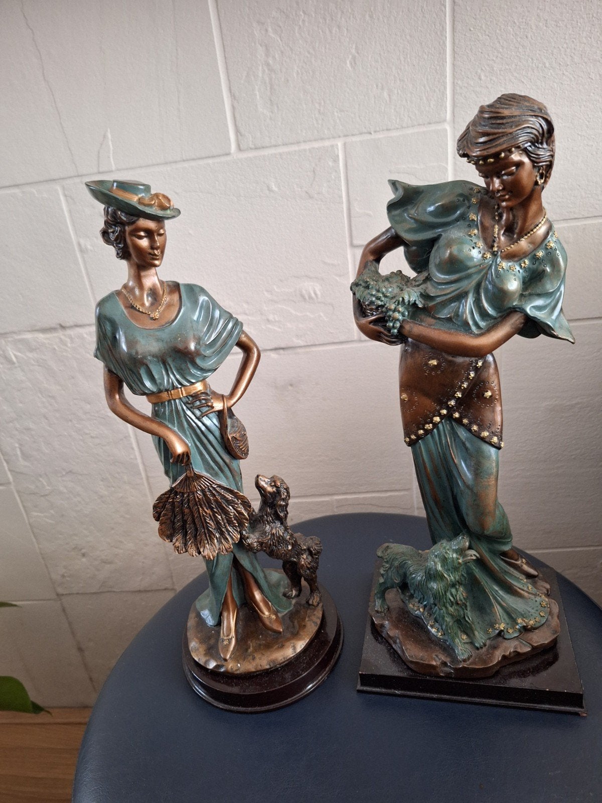 houten/kunststof  beeldjes. kleur zeegroen/goud/bruin, Ophalen, Gebruikt, Mens
