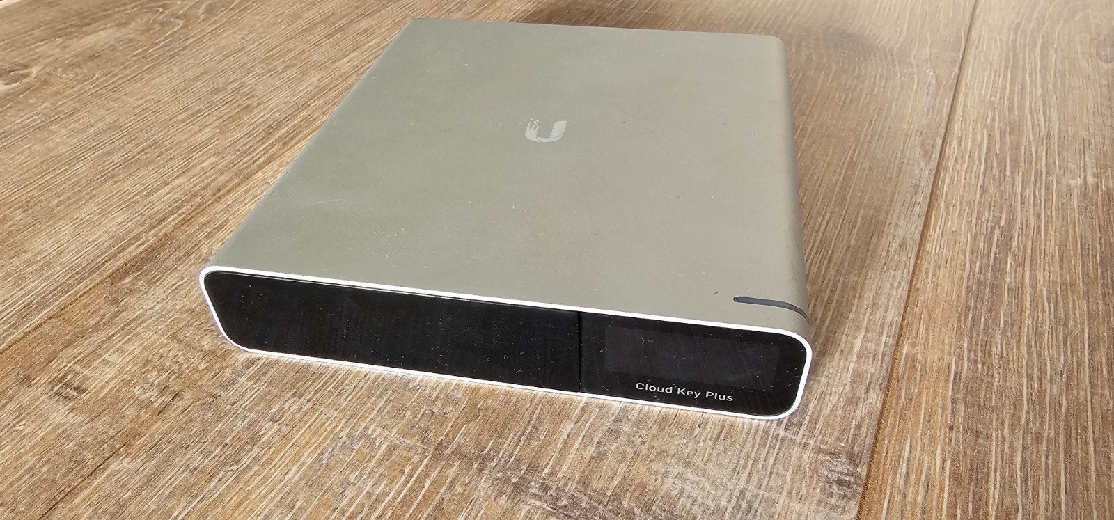Ubiquiti UniFi Cloud Key Plus met 1TB HDD, Ophalen of Verzenden, Zo goed als nieuw