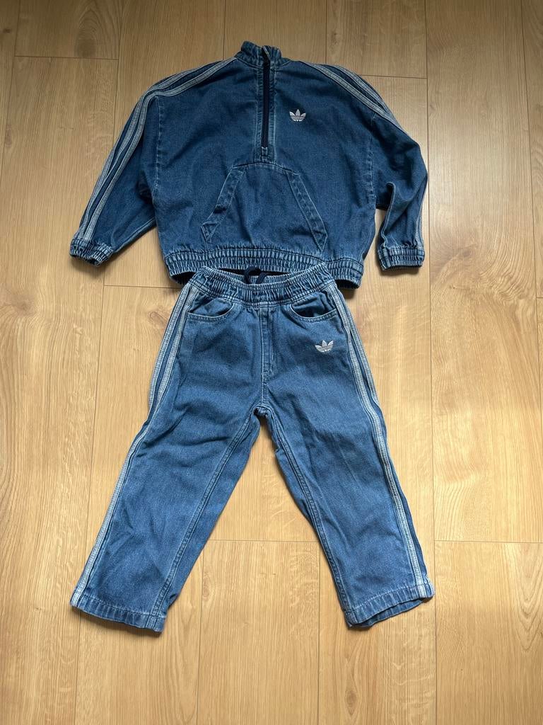 Adidas denim/spijker set maat 110 ALS NIEUW, Ophalen of Verzenden, Zo goed als nieuw, Blauw