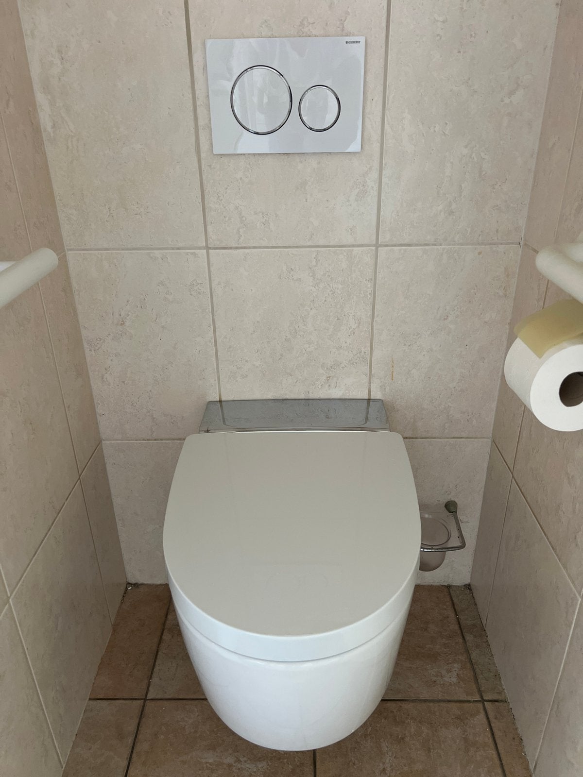 Geberit AquaClean Sela douchetoilet met afstandsbediening, Ophalen, Zo goed als nieuw, Chroom, Toilet
