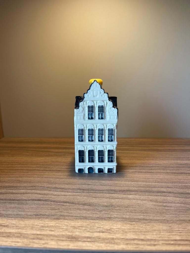 Te koop: KLM Huisje nr. 81 – Het Goudkantoor Groningen, Verzamelen, KLM Huisjes, Ophalen of Verzenden, Zo goed als nieuw, Gevuld
