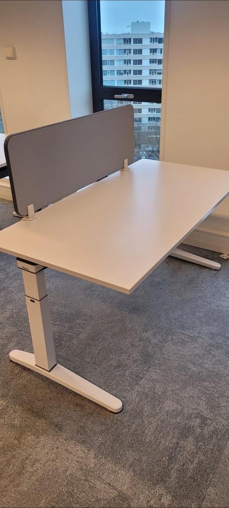 Steelcase bureau - 160x80 cm - In hoogte verstelbaar, Ophalen, In hoogte verstelbaar