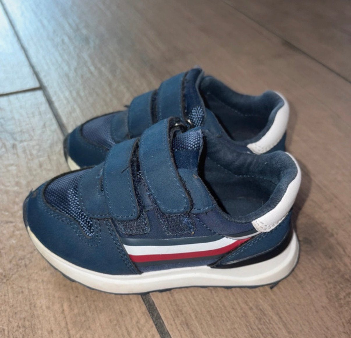 Tommy Hilfiger schoentjes maat 22, Ophalen of Verzenden, Zo goed als nieuw, Jongen, Schoenen