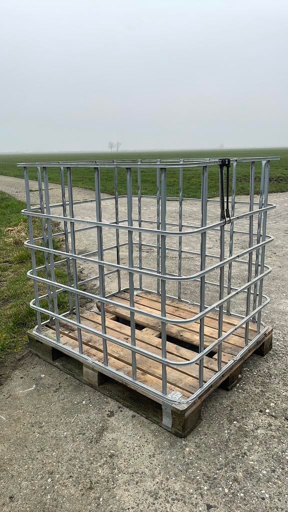 Te koop 4 stalen IPC kratten., Ophalen