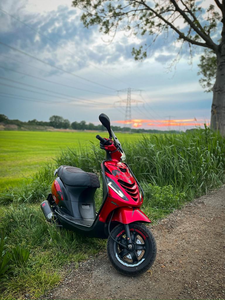 Piaggo zip 50cc 4 takt, Ophalen, Zo goed als nieuw, Benzine, Zip