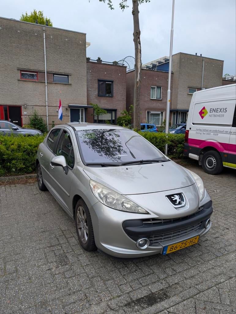 Peugeot 207 1.6 88KW 5DRS AUT 2008 Grijs, 4 cilinders, 1209 kg, 119 pk, 57 €/maand