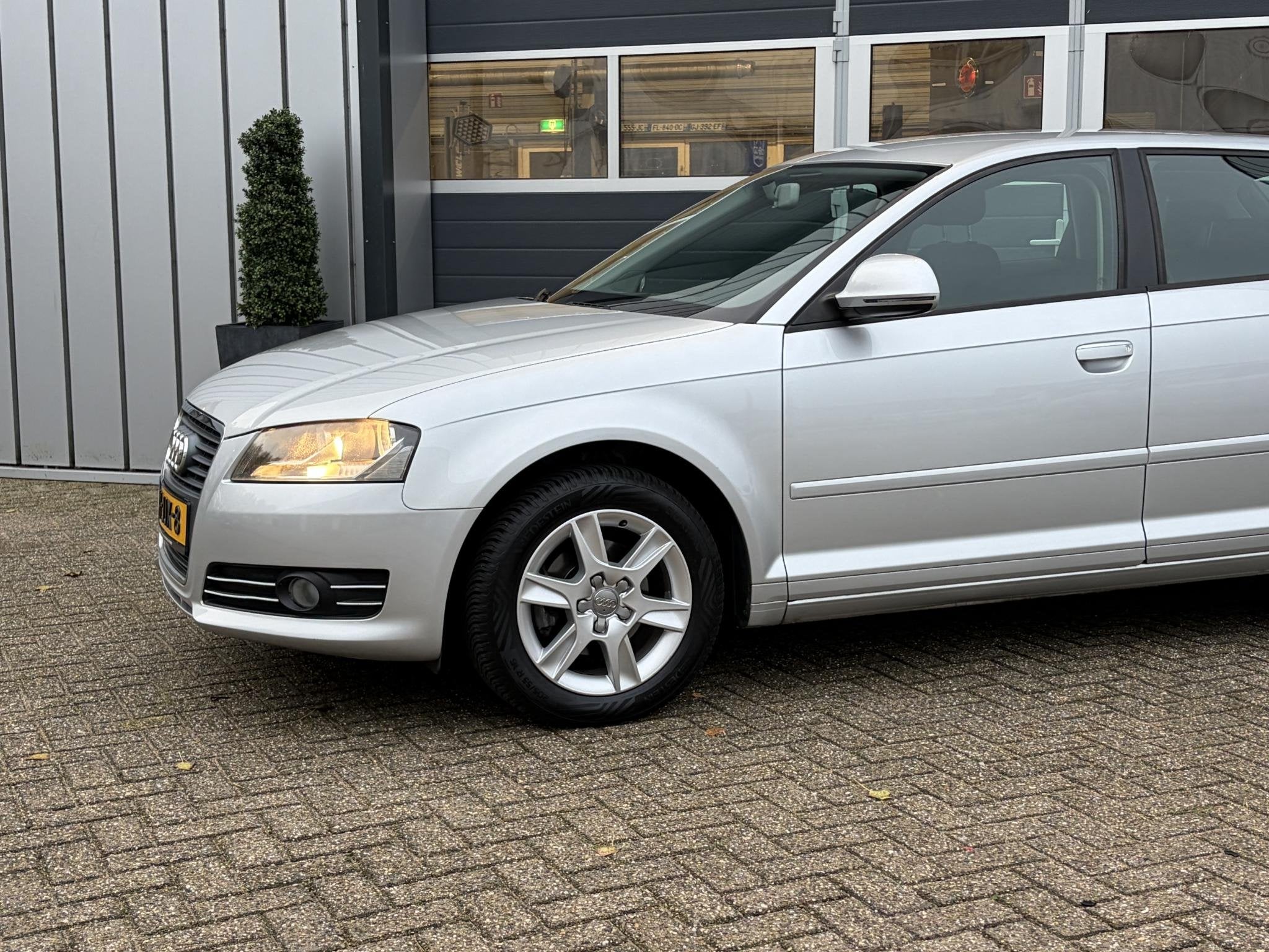 Audi A3 Sportback 1.6 Attraction Business Edition | Airco |, Auto's, Voorwielaandrijving, Stof, Gebruikt, Zwart