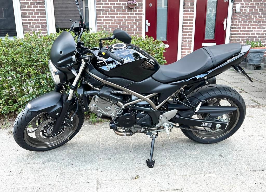 Suzuki SV650 ABS 2024 gloednieuw garantie tot 2030, Motoren, 2 cilinders, Nieuw, Motorrijbewijs A, Particulier