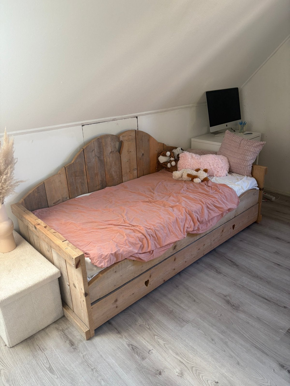 Steigerhouten bed met lade, Ophalen, Zo goed als nieuw, Eenpersoons