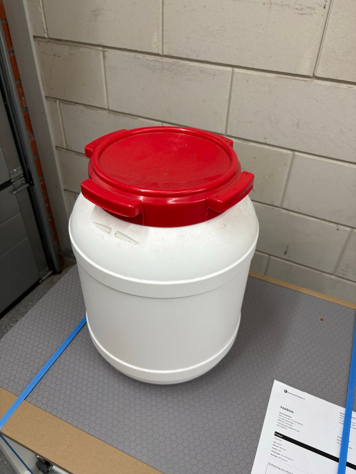 Waterdichte Ton / Voerton met Rood Deksel, Dieren en Toebehoren, Dierenvoeding, Ophalen