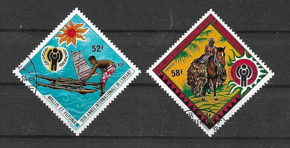 Wallis et Futuna Michel 337-338 gestempeld  JAAR VH KIND, Postzegels en Munten, Ophalen of Verzenden, Gestempeld