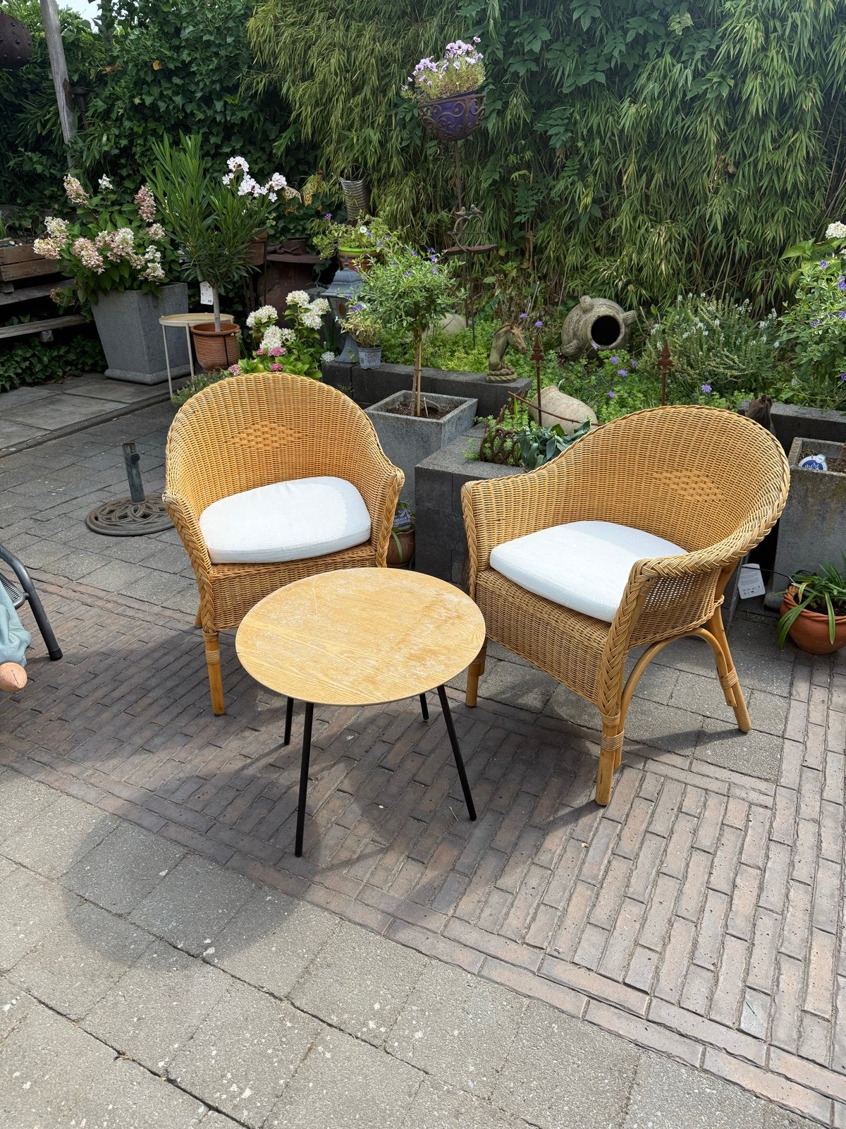 Rotan balkonset met 2 rieten stoelen en bijzettafel, Tuin en Terras, Tuinsets en Loungesets, 2 zitplaatsen, Gebruikt, Rotan, Ophalen of Verzenden