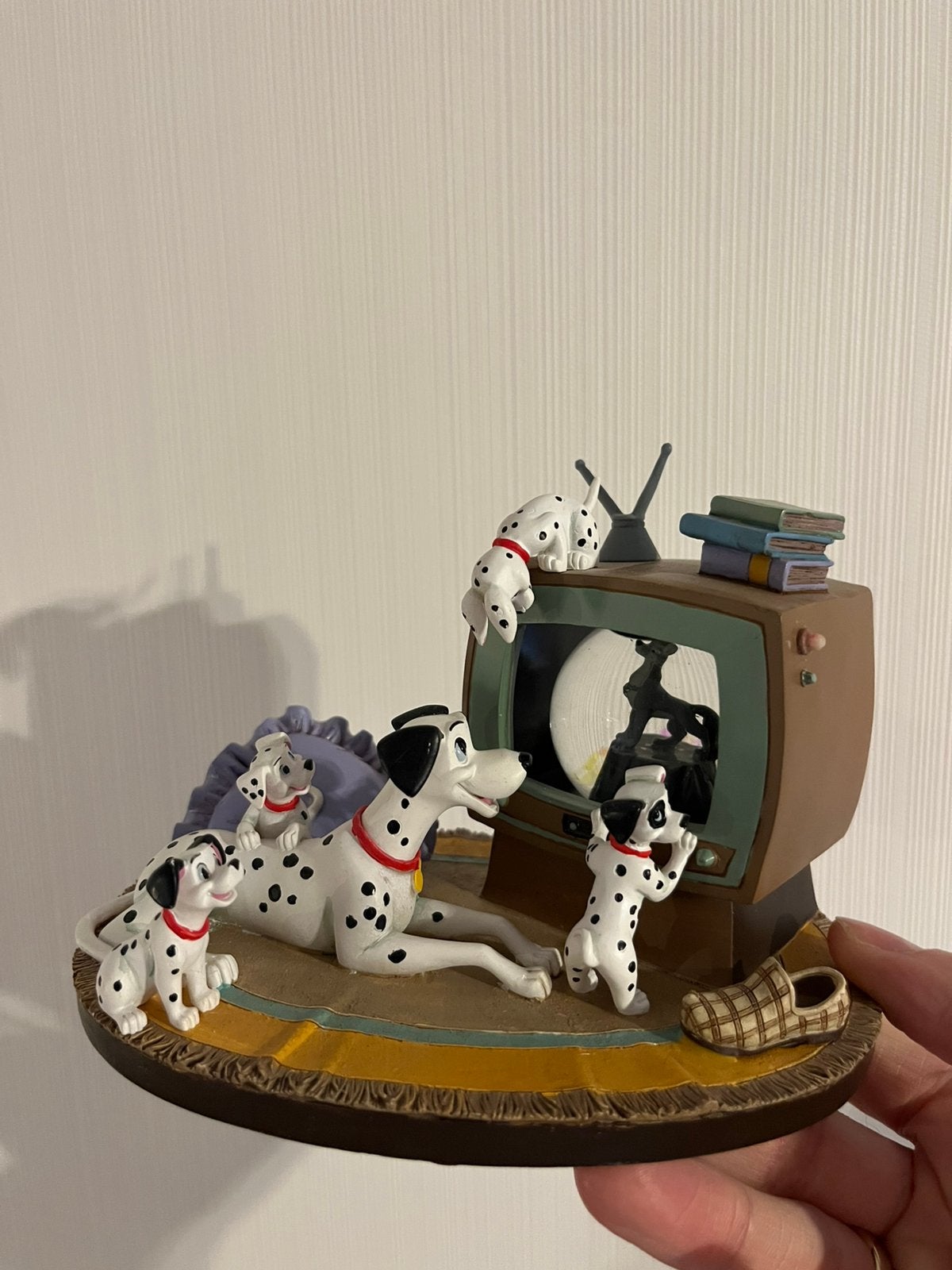 Disney Dalmatiërs tv snowglobe beeld, Ophalen of Verzenden, Zo goed als nieuw, Beeldje of Figuurtje