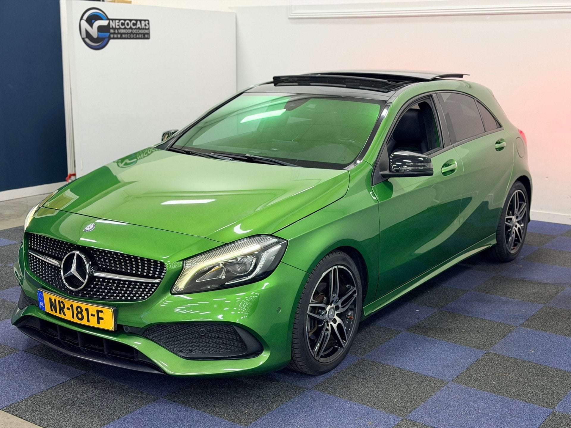 Mercedes-Benz A-klasse 180 Ambition / PANORAMADAK / AUTOMAAT, Dealer onderhouden, Gebruikt, 4 cilinders, Leder en Stof