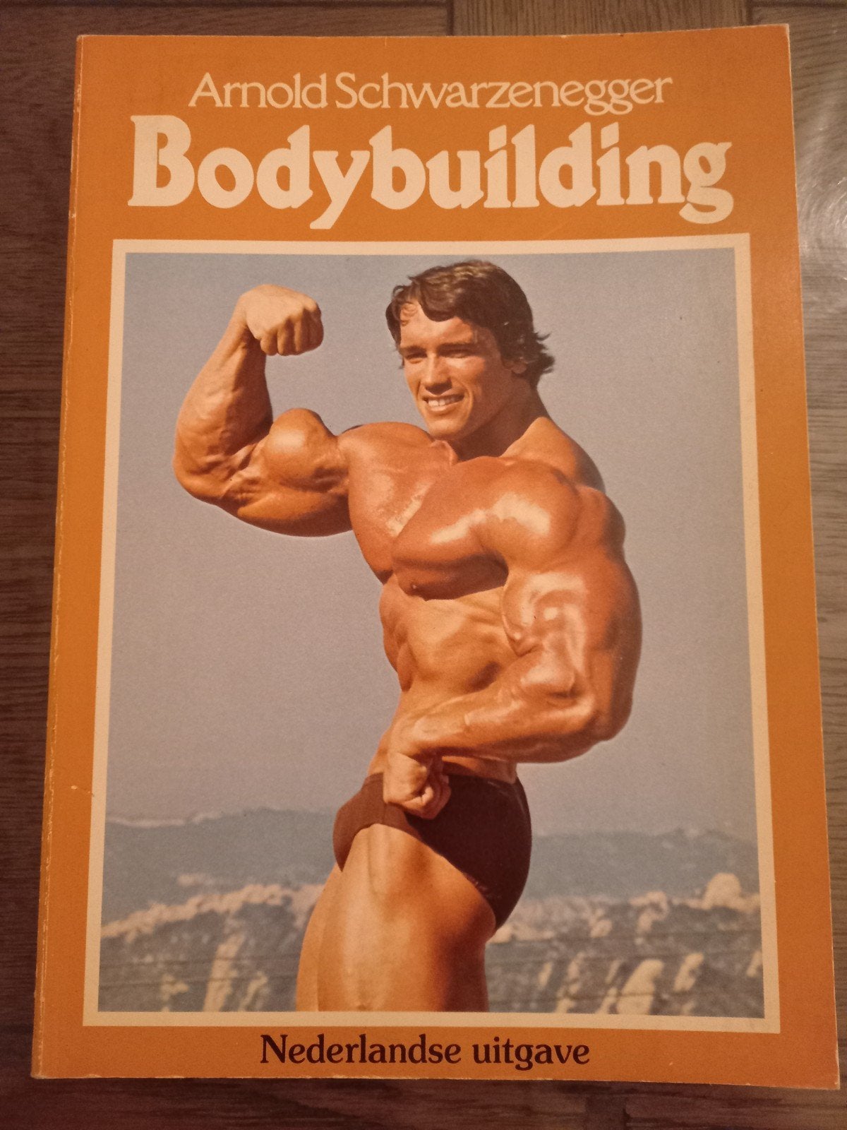 7 Arnold Schwarzenegger Bodybuilding - Nederlandse uitgave, Ophalen of Verzenden, Gelezen, Arnold Schwarzenegger, Fitness