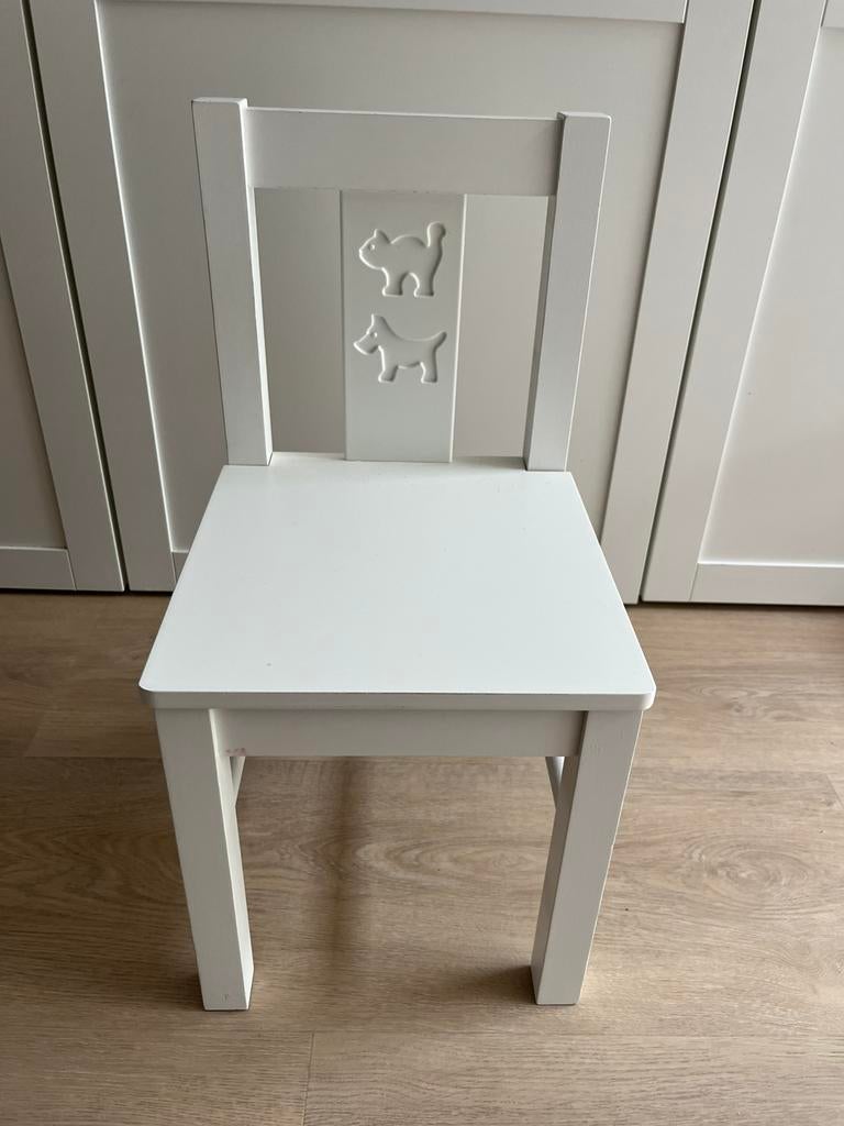 Leuk ikea kinderstoeltje, Kinderen en Baby's, Kinderkamer | Tafels en Stoelen, Ophalen, Zo goed als nieuw, Stoel(en)
