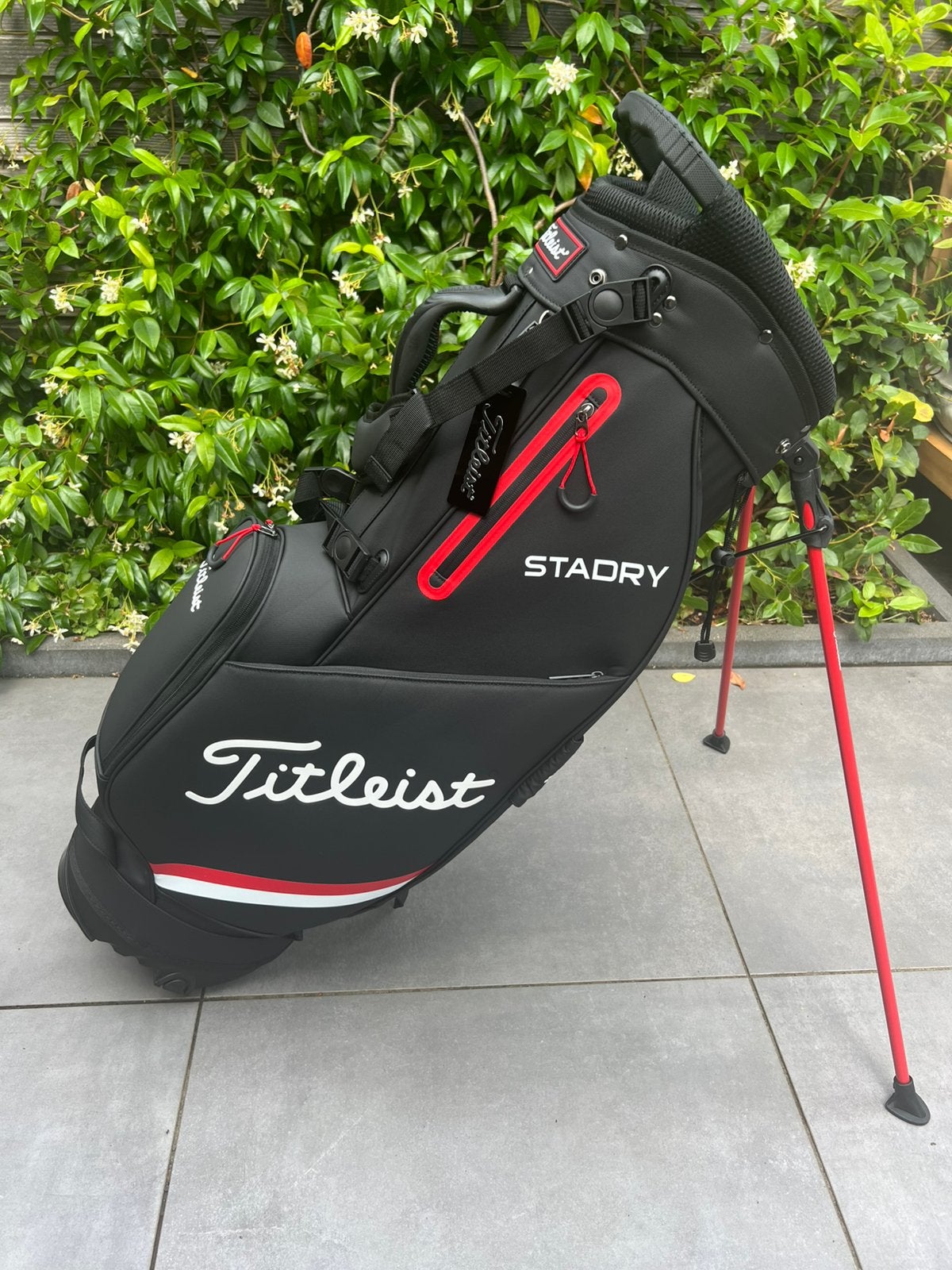 Titleist Golftas Stadry inclusief regenhoes, Sport en Fitness, Golf, Ophalen, Nieuw, Tas