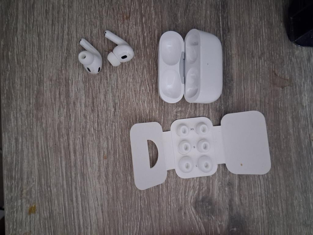 Apple AirPods Pro (2e generatie) met extra oordopjes