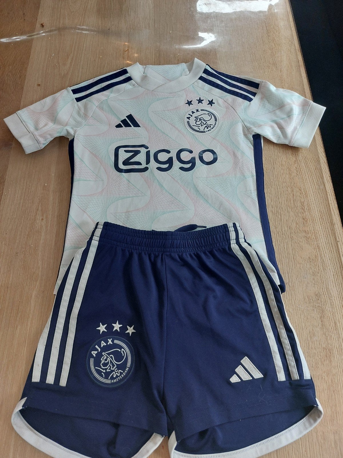 Ajax uit tenue 2022-2023 maat 128, Adidas, Jongen of Meisje, Ophalen of Verzenden, Zo goed als nieuw