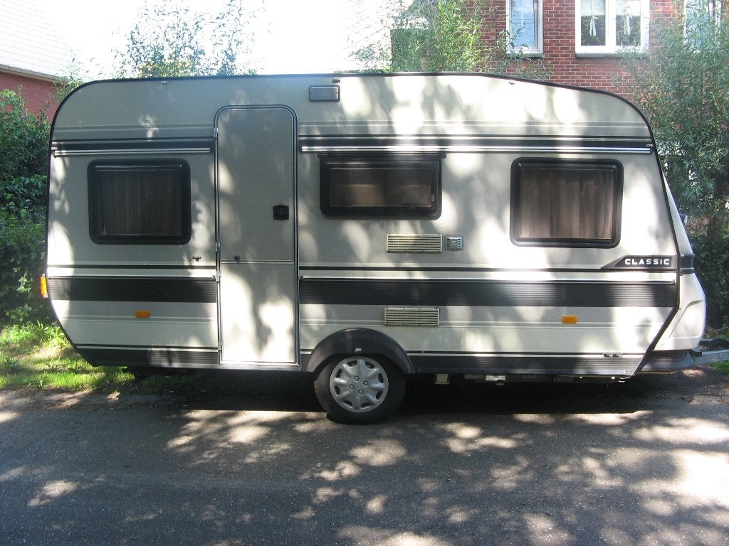 Goed onderhouden Hobby 430 met o.a. nieuwe Dometic koelkast, Caravans en Kamperen, Caravans, Hobby, Dwarsbed, Treinzit, 750 - 1000 kg